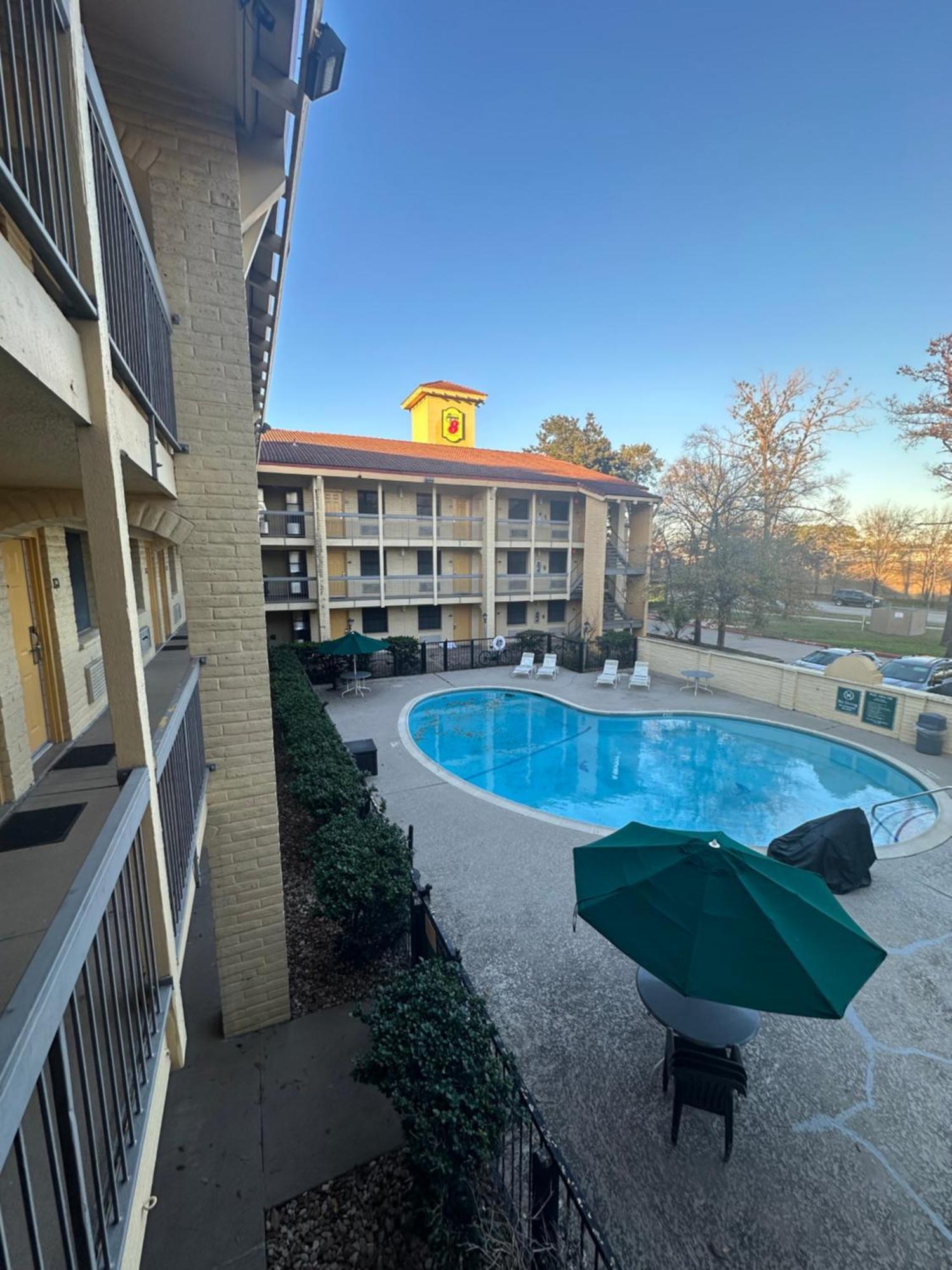 Super 8 By Wyndham The Woodlands North Otel Dış mekan fotoğraf
