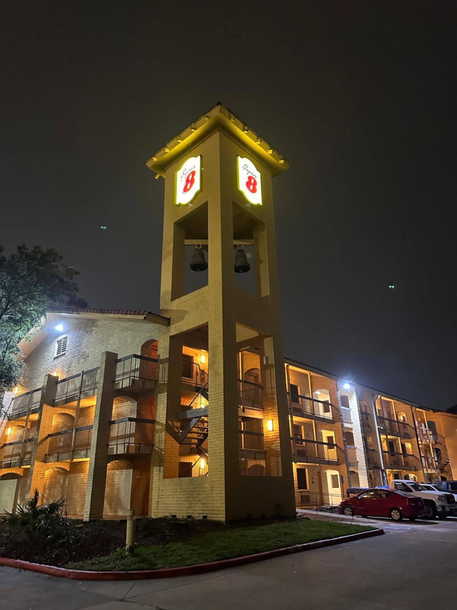 Super 8 By Wyndham The Woodlands North Otel Dış mekan fotoğraf