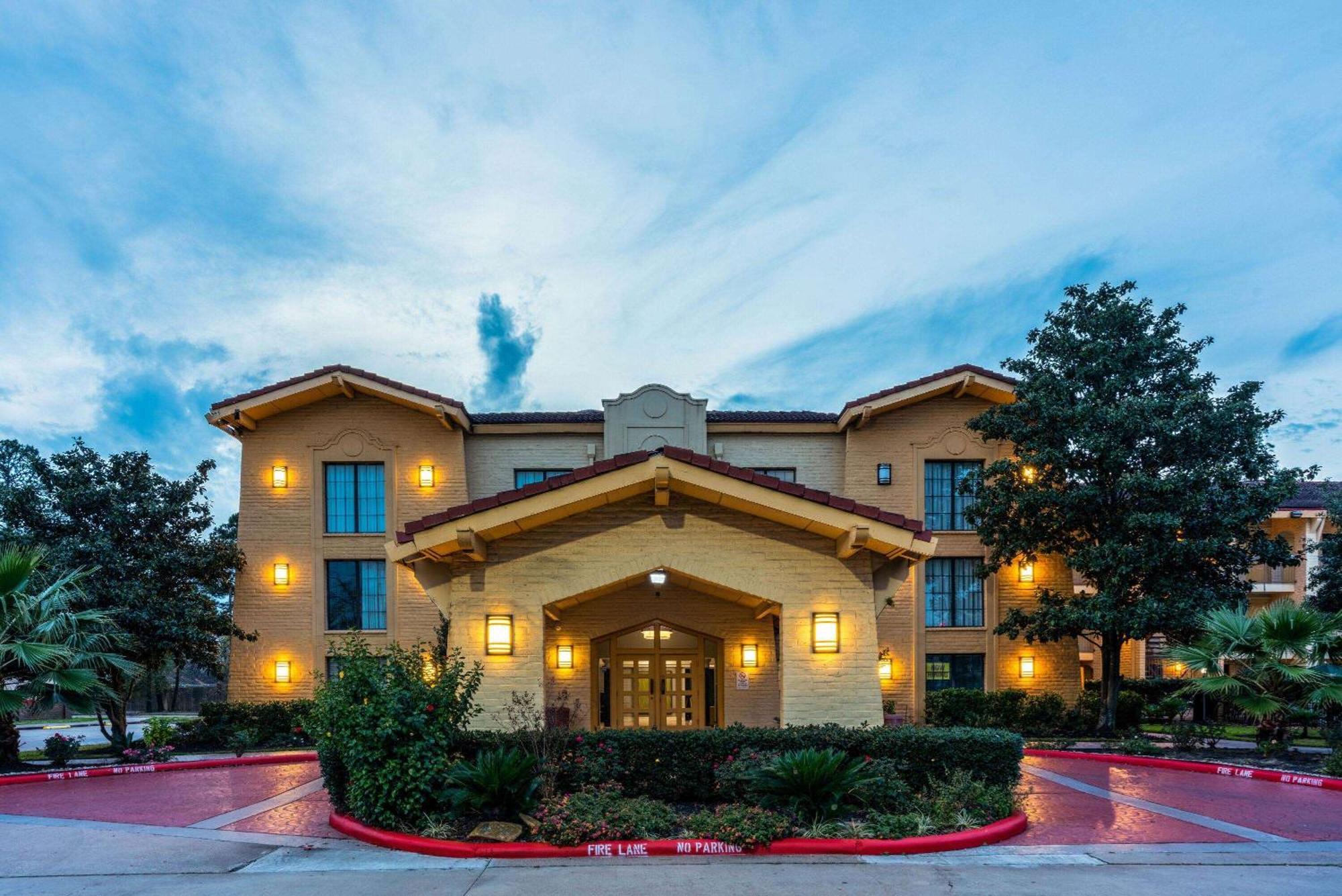 Super 8 By Wyndham The Woodlands North Otel Dış mekan fotoğraf